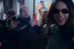 随意的一幕都令人意难平！😍 布克真的甘心放下这样的肯豆？